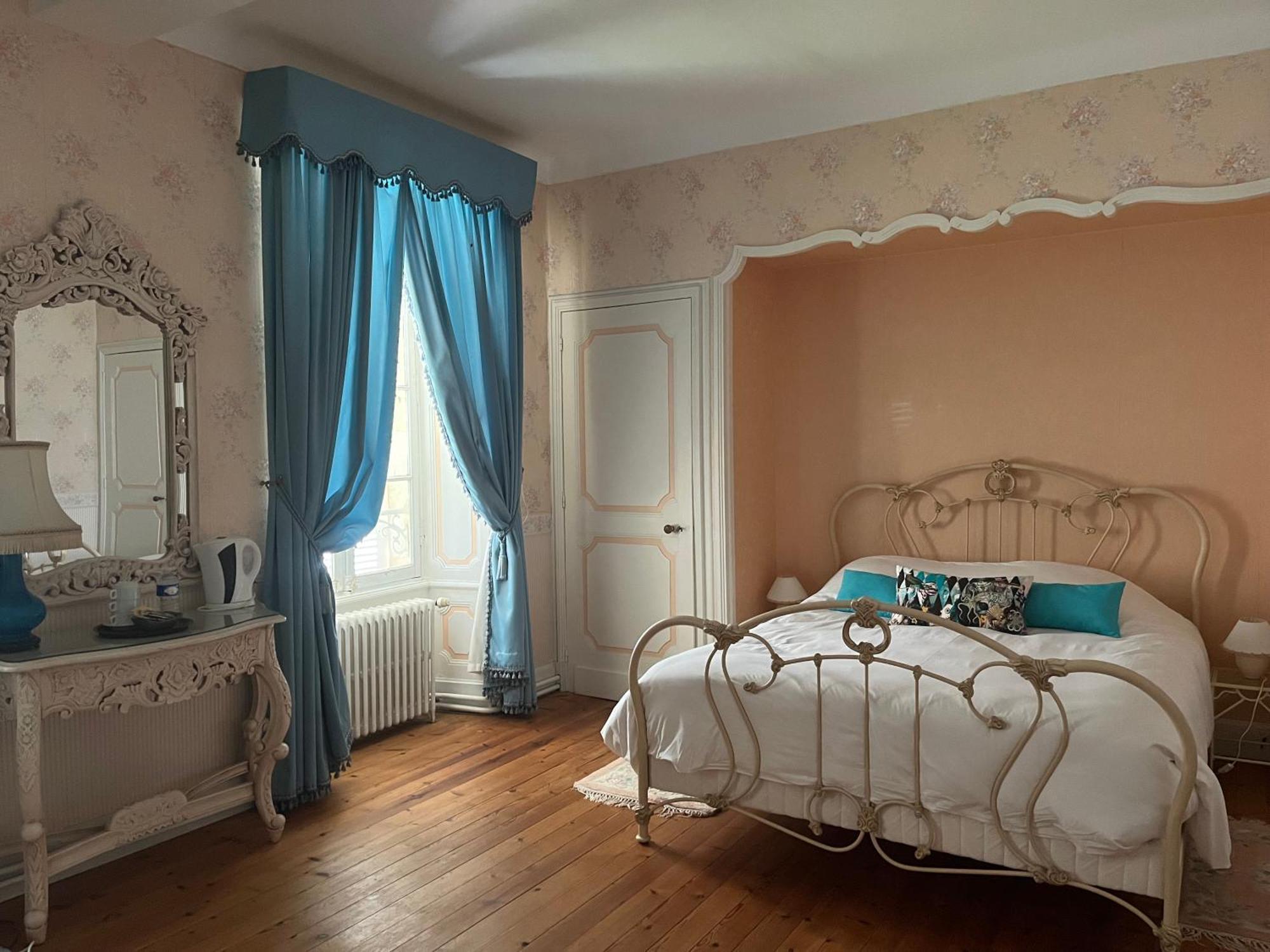 Chateau De Mesnac Luaran gambar