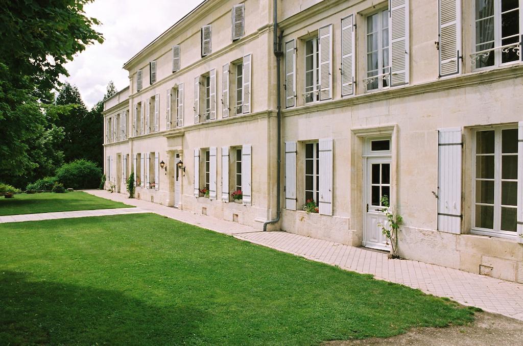 Chateau De Mesnac Luaran gambar
