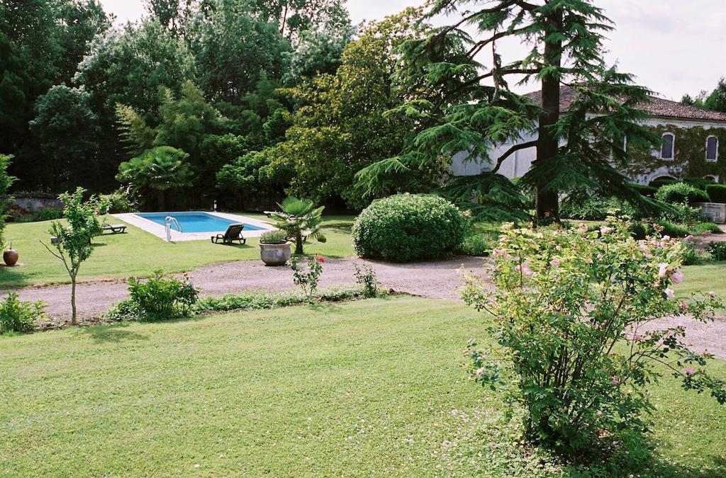 Chateau De Mesnac Luaran gambar