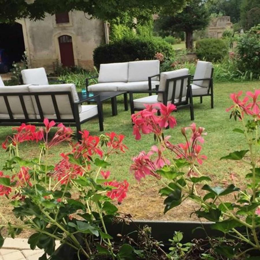 Chateau De Mesnac Luaran gambar